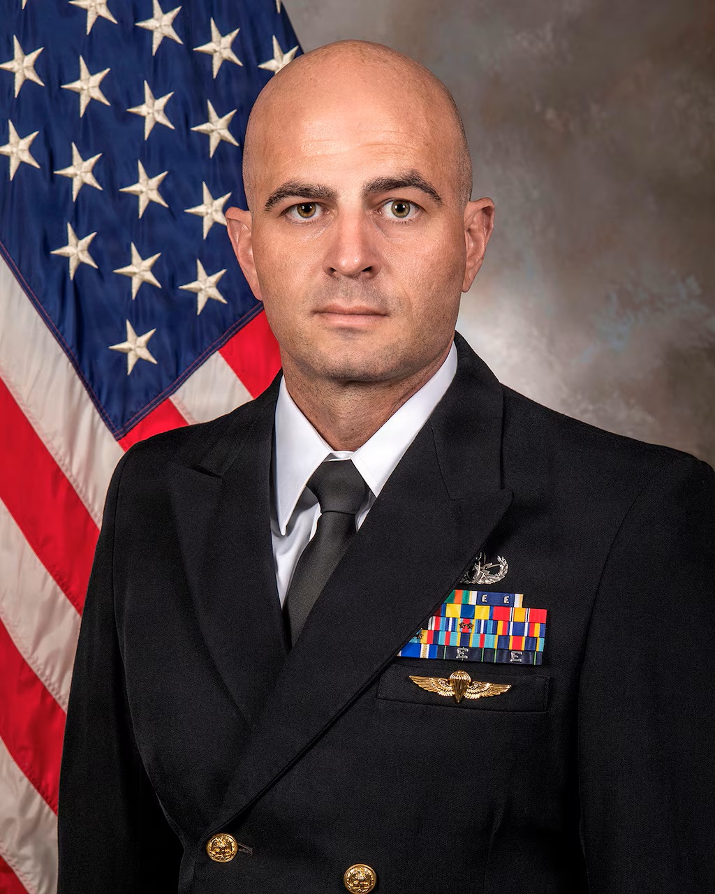 Navy Lt JG Drew Murray Wins  MHS Nursing Leadership Excellence Award