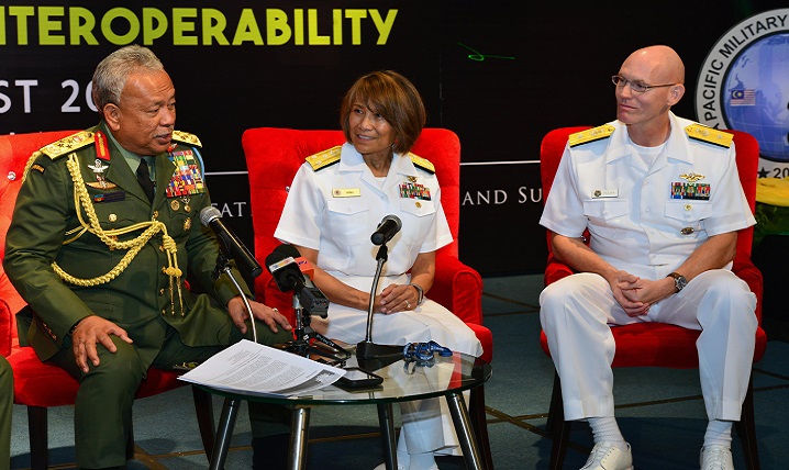 Vice Adm. Raquel C. Bono (center), Director of the Defense Health Agency, and Rear Adm. Brian S. Pecha (right), U.S. Pacific Command surgeon, listen to General Tan Sri Dato’ Sri (Dr.) Hj Zulkifeli bin Mohd Zin (left), Malaysia’s Chief of Defence, during a press conference at the opening ceremony of the Asia Pacific Military Health Exchange. (Department of Defense photo by William Sallette)