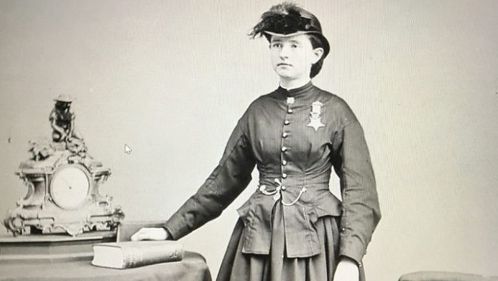 Old picture of Dr. Mary Edwards wearing her Medal of Honor