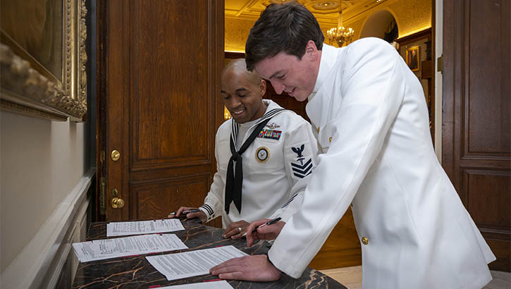 Health_Professions_Scholarship_725x410