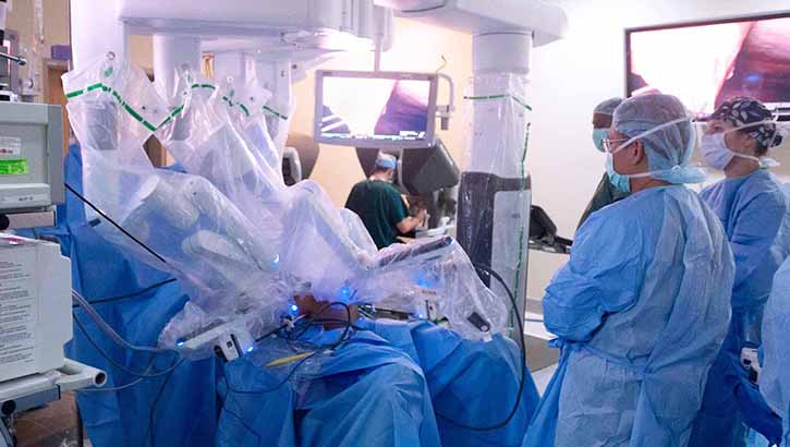 organ transplant service teams at Walter Reed National Military Medical Center in surgery