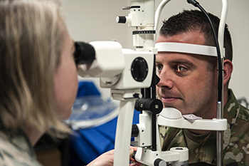 Military health personnel giving an eye appointment
