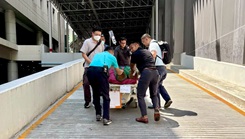 WRAIR-AFRIMS and Royal Thai Army personnel coordinate patient evacuation