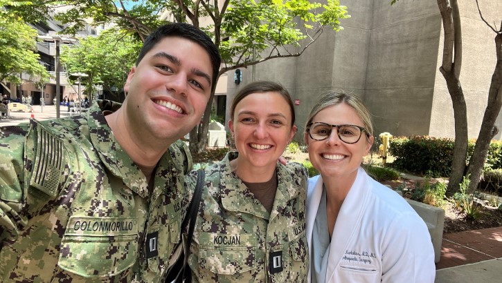NMCSD Orthopaedic Surgery residents enjoying the San Diego weather at lunchtime!